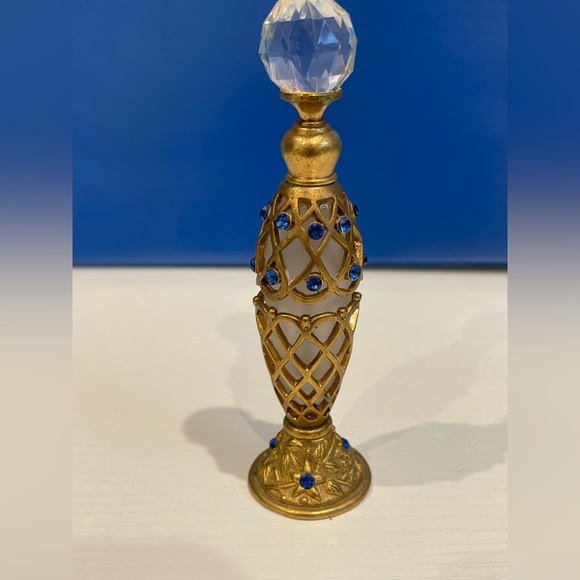 Perfume Bottle Gold Blue stone And Crystal Look Top Very Pretty Never Used - Picture 2 of 7